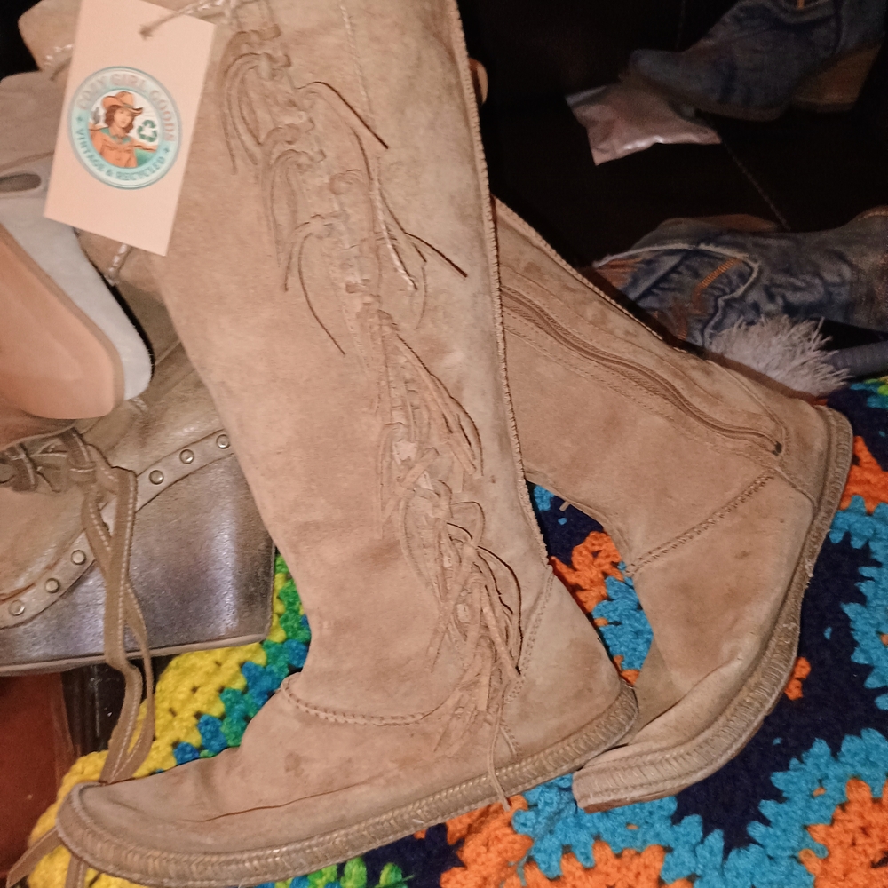UGG Suede MOCCASIN Fringe Boots!! - Picture 7 of 7